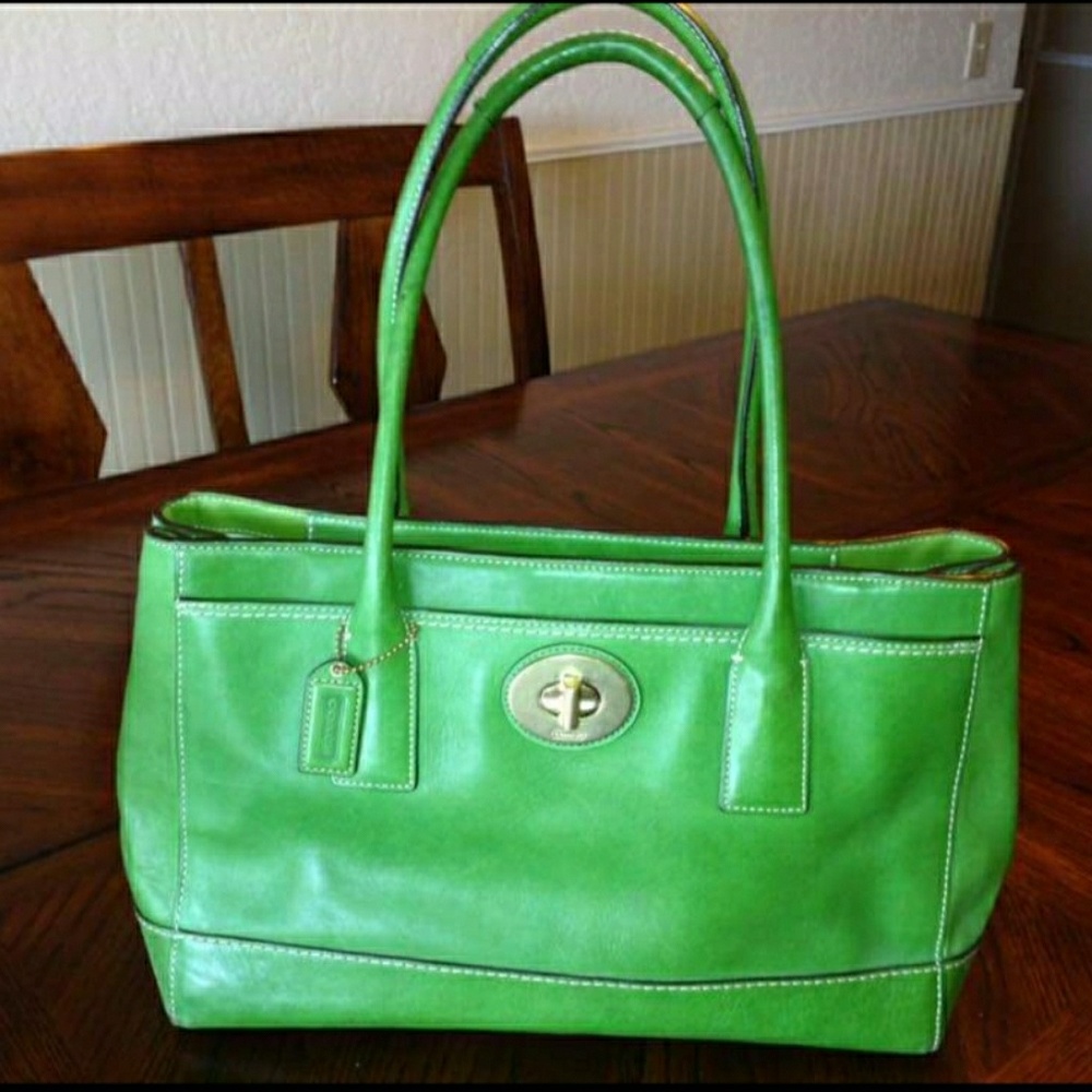 AUTHENTIC COACH HANDBAG